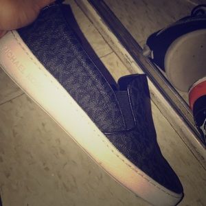 Selling Mk shoes size 7 women